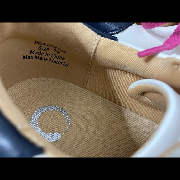 Brand new sneakers. - Picture 2 of 8